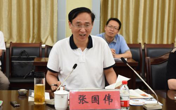 王牌閱官|(zhì)|一封＂批評信＂，為什么讓新鄉(xiāng)市委書記張國偉自揭其短