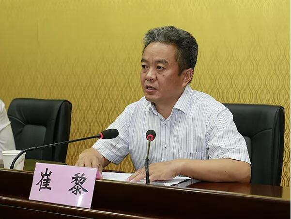 王牌閱官|(zhì)|阜南縣縣委書記崔黎公開喊話：當官不治孬人，比孬人還孬！