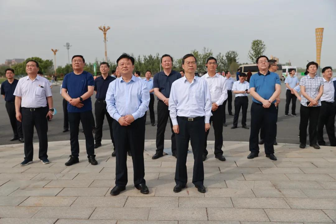 行進(jìn)中的“座談會(huì)”