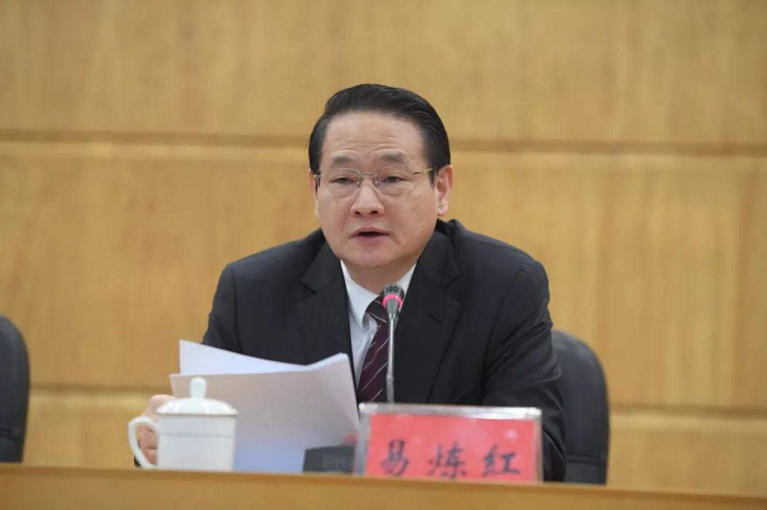 省長(zhǎng)發(fā)問：同一項(xiàng)工作，為什么有的人能爭(zhēng)創(chuàng)一流，而有的人只能勉強(qiáng)完成任務(wù)？